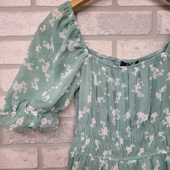 Trixxi Floral Print Short Sleeve Romper Green White Size XS - Picture 2 of 7